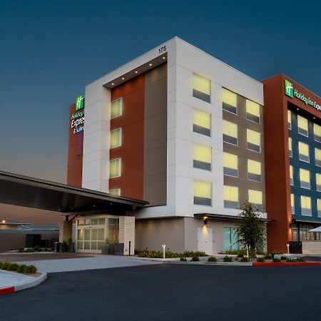 Holiday Inn Express & Suites - Las Vegas - E Tropicana By Ihg Екстериор снимка