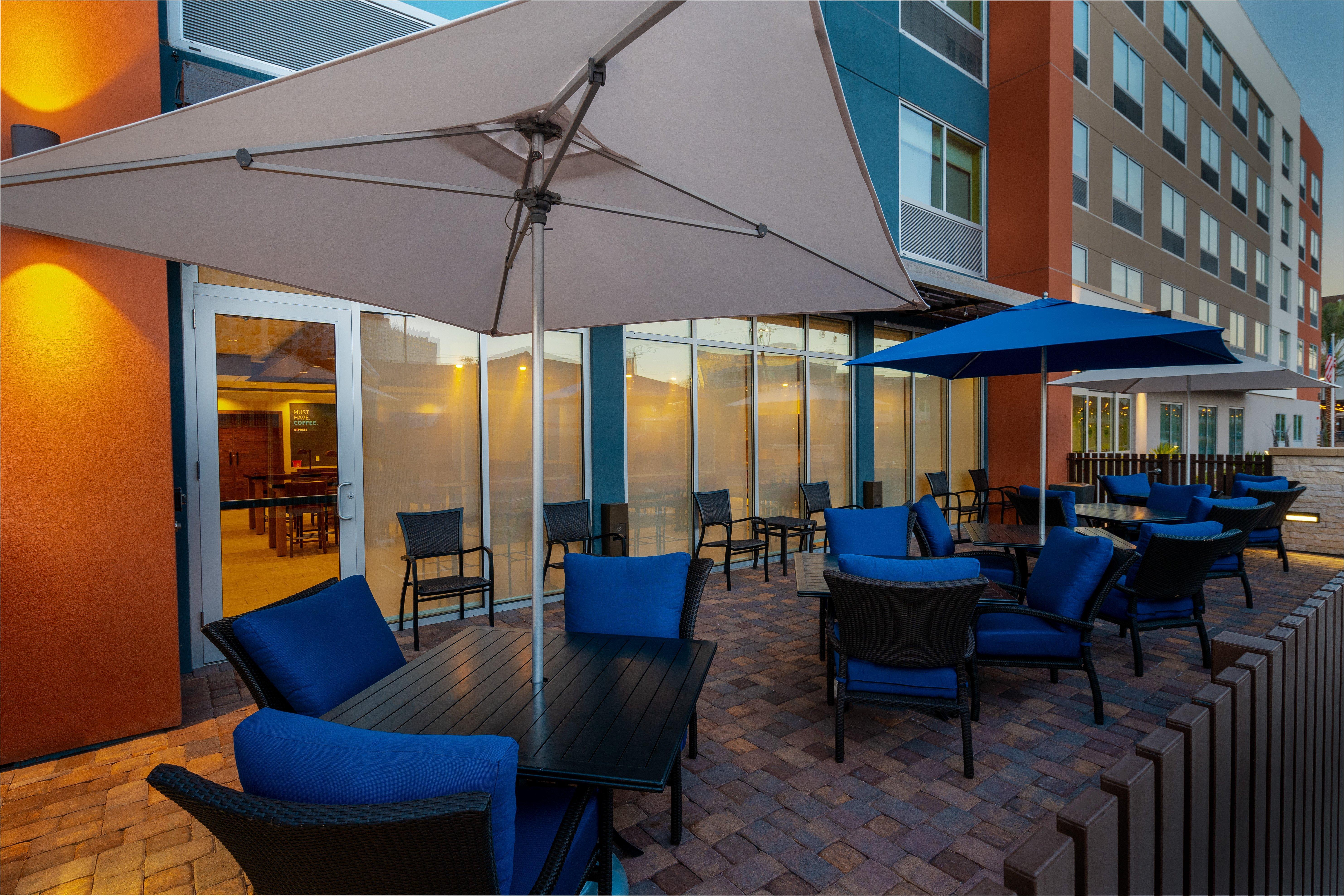 Holiday Inn Express & Suites - Las Vegas - E Tropicana By Ihg Екстериор снимка