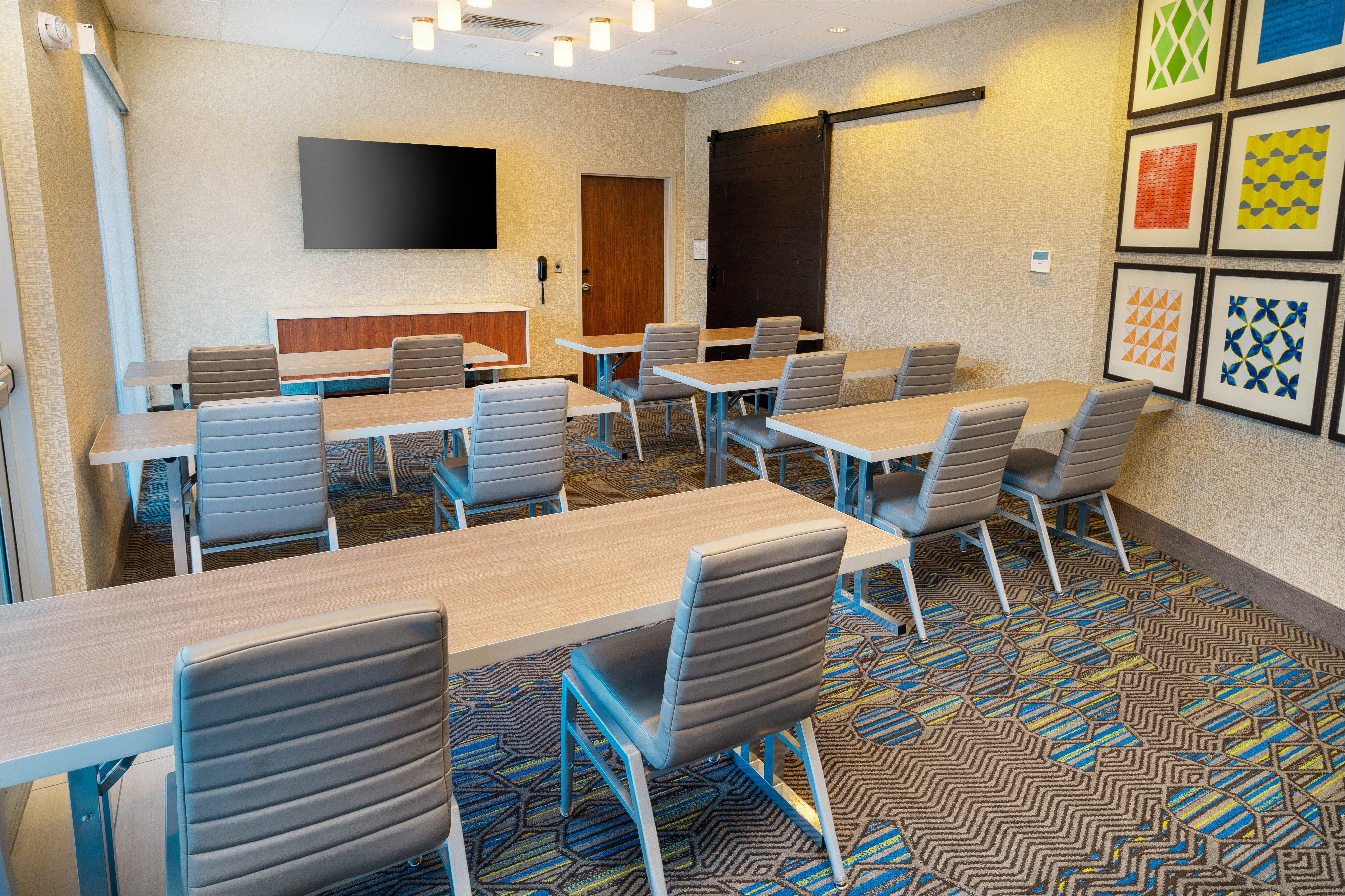 Holiday Inn Express & Suites - Las Vegas - E Tropicana By Ihg Екстериор снимка