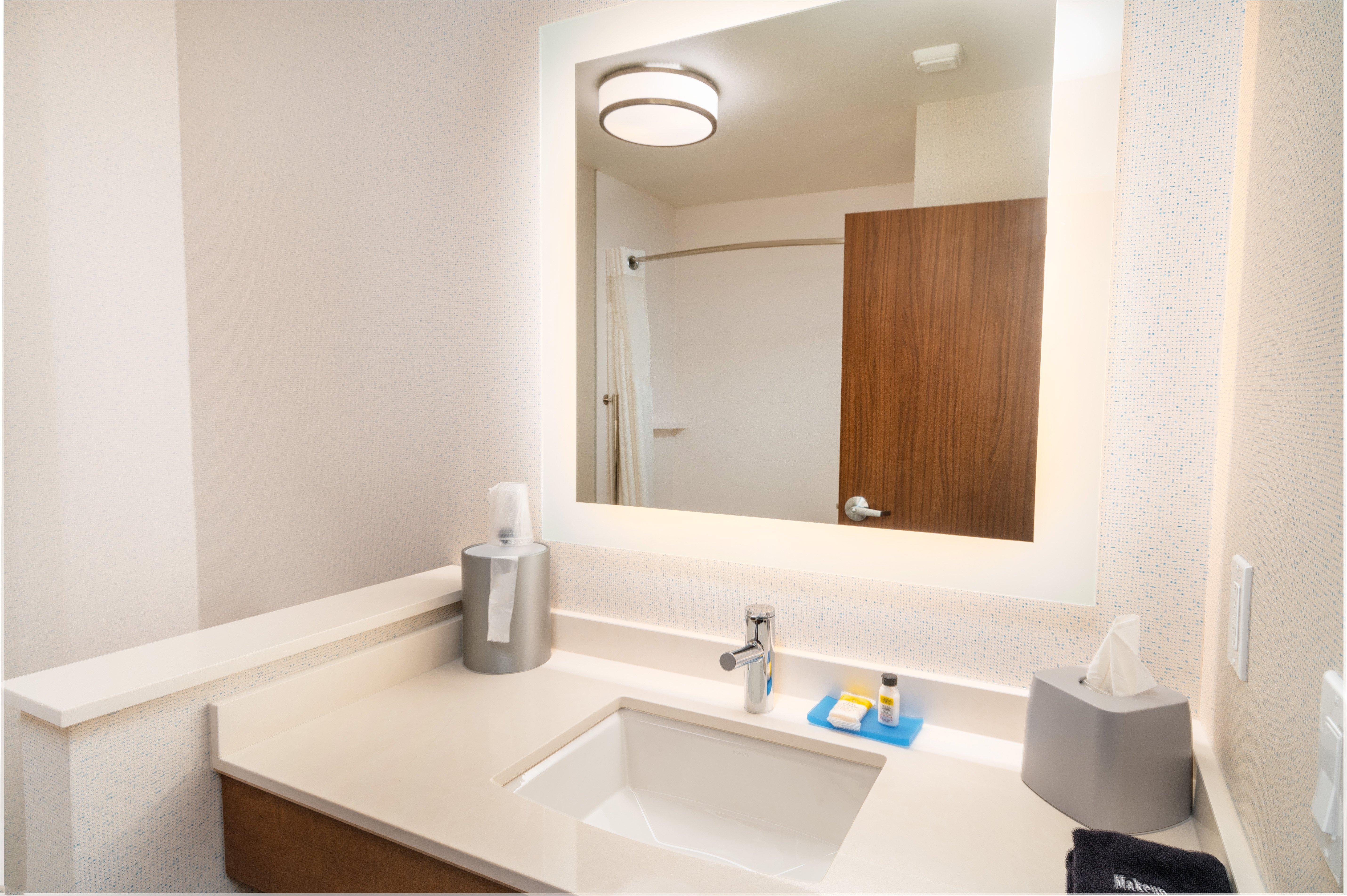 Holiday Inn Express & Suites - Las Vegas - E Tropicana By Ihg Екстериор снимка